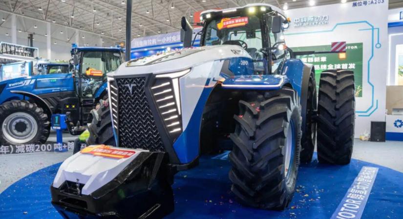 Metanolüzemű óriástraktort mutattak be: 340 lóerő gázolaj nélkül