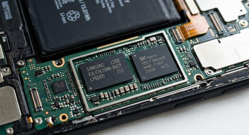 Counterpoint: Egyre nehezebb a mobilgyártók helyzete a memóriaárak miatt