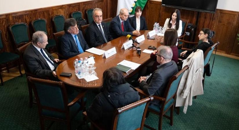 Világszerte 750 millió embert érint – Debrecenben is figyelmeztettek a rejtett veszélyre