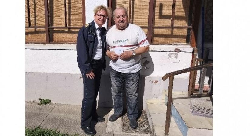 Megható történet: a rendőrségi szóvivő vitte haza az eltűnt bácsit