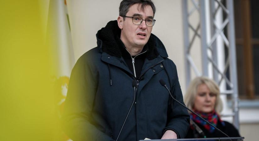 Karácsony: Kénytelenek leszünk a BKV-buszokkal beállni a benzinkutakra tankolni