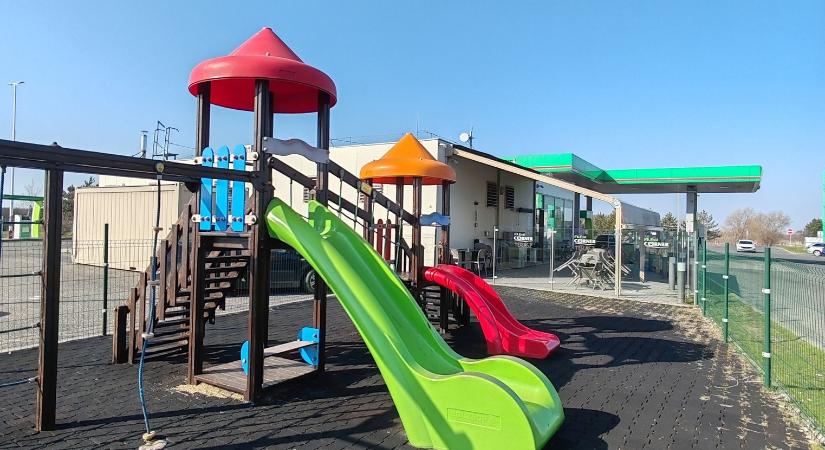 Autópálya-pihenőhelyek játszótérrel (TÉRKÉP)