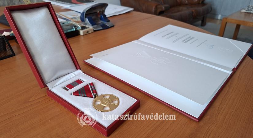 Rangos elismeréseket kaptak a vármegye tűzoltói