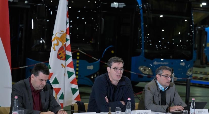 Karácsony lájkvadász hergelése ellenére a BKV buszai is kedvezményesen tankolnak