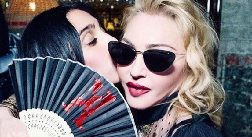 Falatnyi bikiniben, a szerelmével fotózták le Madonna lányát! - Fotók