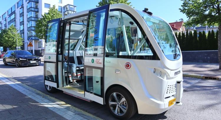 Már utasokat is szállítanak az autonóm transzferbuszok