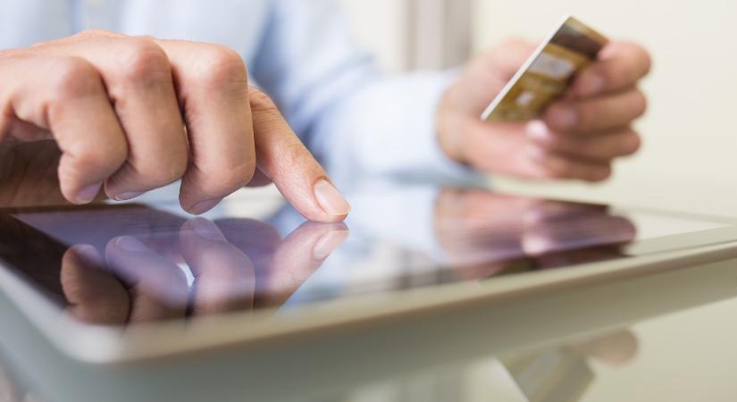 Megindult az utalás: rengeteg magyar kaphat pénzt a népszerű divatcégtől, a hatóság lépése után