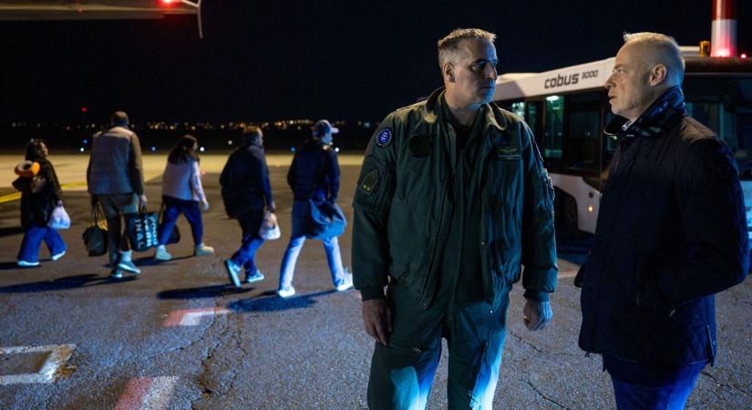 Több mint ezer magyart hoztak haza a közel-keleti mentesítő járatokkal