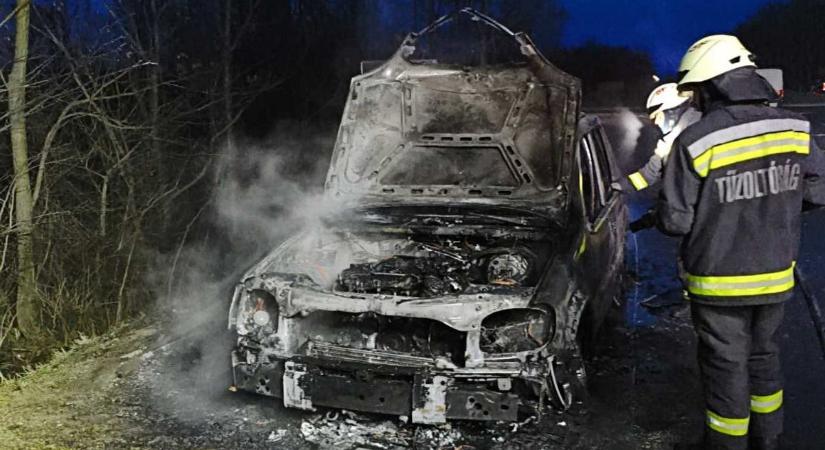 Autós pokol Kőröshegyen, két utas menekült ki lángoló járműből