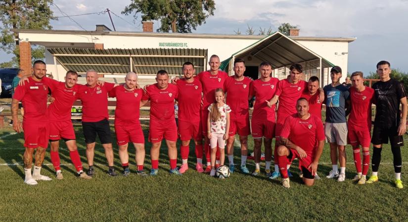 Az élcsapat és a kiesés ellen harcoló klub is edzőt váltott