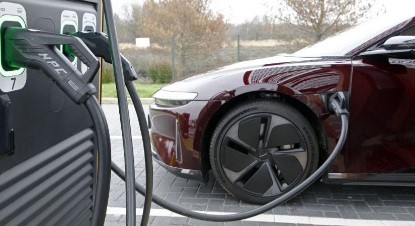 Zuhan az elektromos autók ára – az olajpiaci feszültség még felpörgetheti a keresletet