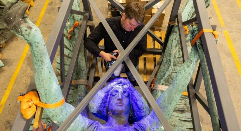 A vártnál rosszabb állapotban van a Hősök terén 123 évig álló Gábriel arkangyal, de az év végére mégis visszatérhet