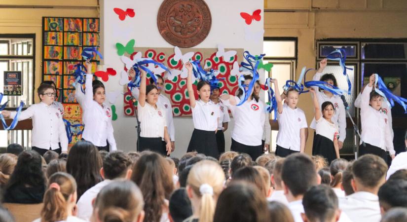 A forradalom hőseire emlékeztek a nagyatádi iskolákban