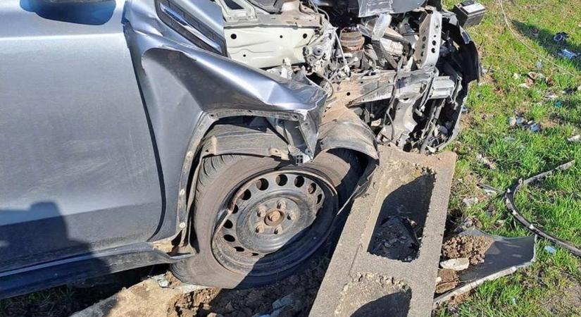 Hatalmas csattanás Székesfehérváron, teljes szélességében lezárták az utat!