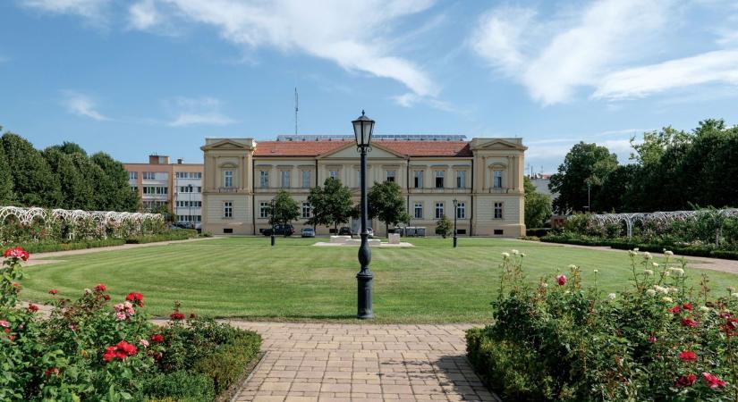 Nagy csata jön Szolnokon: a főispán csap majd össze a tiszás Rost Andreával