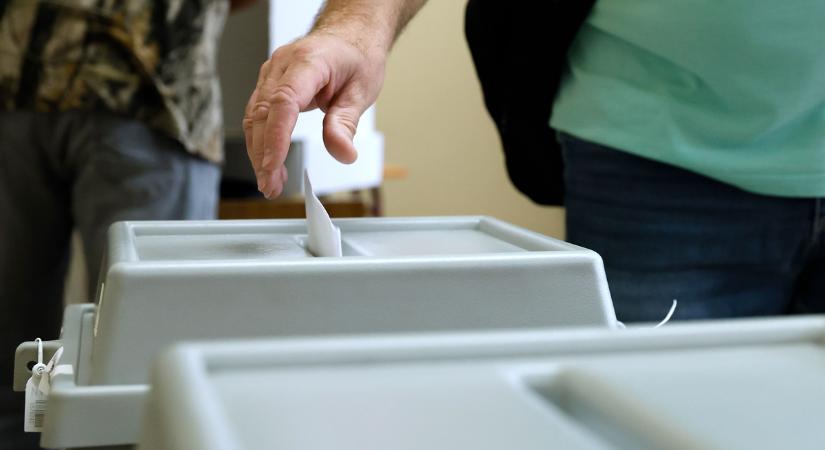 Itt a legfrissebb közvélemény-kutatás: ötpontos Fidesz-előny egy hónappal a választás előtt