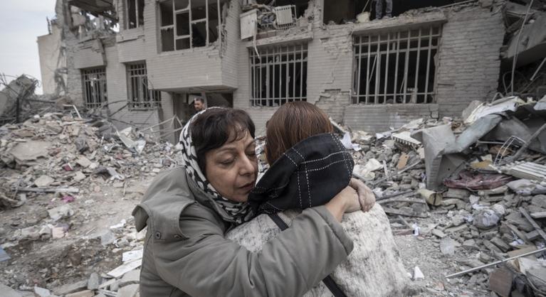 Riadót fújtak Németországban, sok millió menekült áll indulásra készen Európa felé