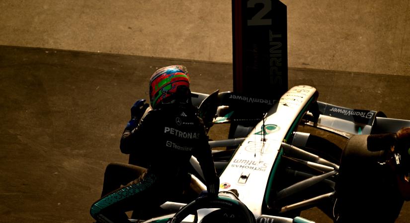 Sérülten vezet a Mercedes F1-pilótája?