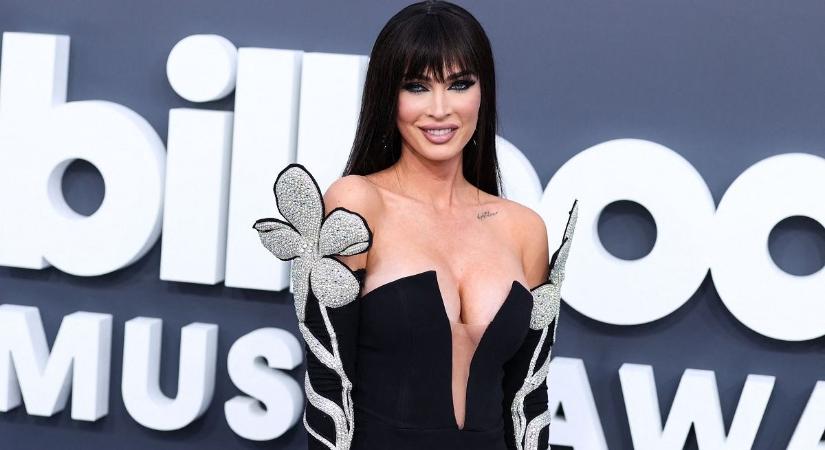 Brutál szexi fotók érkeztek Megan Fox-ról: emellett a szerelme sem tudott elmenni szó nélkül