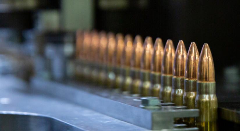 Ők a háborúk igazi vámszedői: elképesztő pénzeket kaszálnak ezek a cégek, van mit a tejbe aprítaniuk