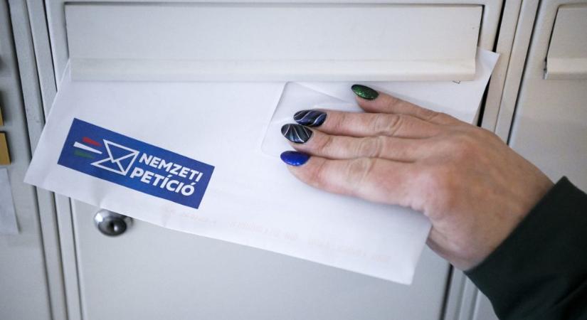 Hidvéghi Balázs: Száguld a nemzeti petíció