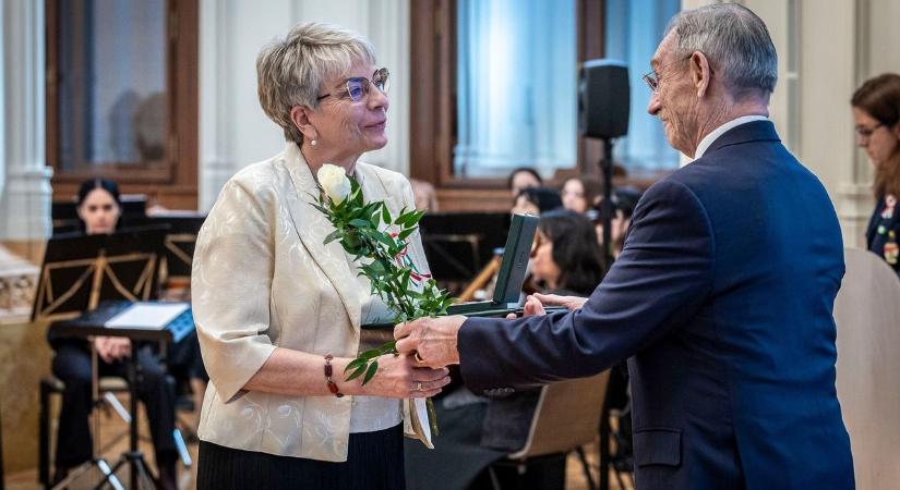 Magas állami kitüntetést kapott a győri kórház vezető főgyógyszerésze