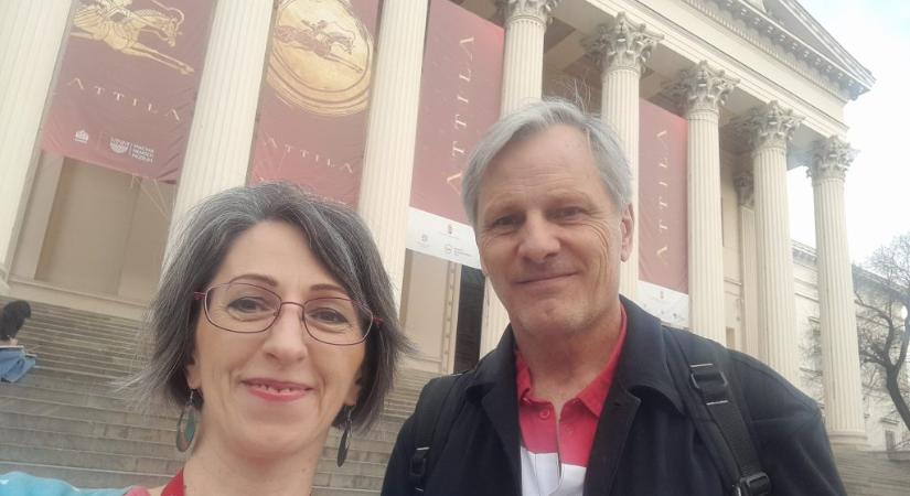 A Nemzeti Múzeumban tűnt fel a Gyűrűk Ura Aragornja, megnézte az Attila-kiállítást