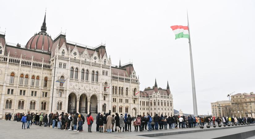 Március 15.: a miniszterelnök mellett Szijjártó és Lázár is beszédet fog mondani, az is kiderült, kik adják elő a Nemzeti dalt