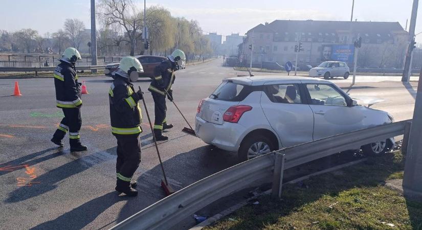 Eddig nem látott fotók a nyíregyházi balesetről, gyermek sérült meg pénteken