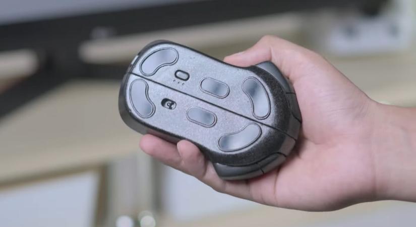 Itt a különleges gamer egér, ami egy mozdulattal alakítható át két kontrollerré