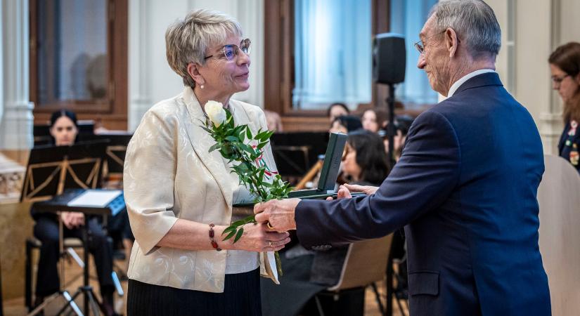 Állami kitüntetést kapott a Győri Petz Aladár vezető főgyógyszerésze