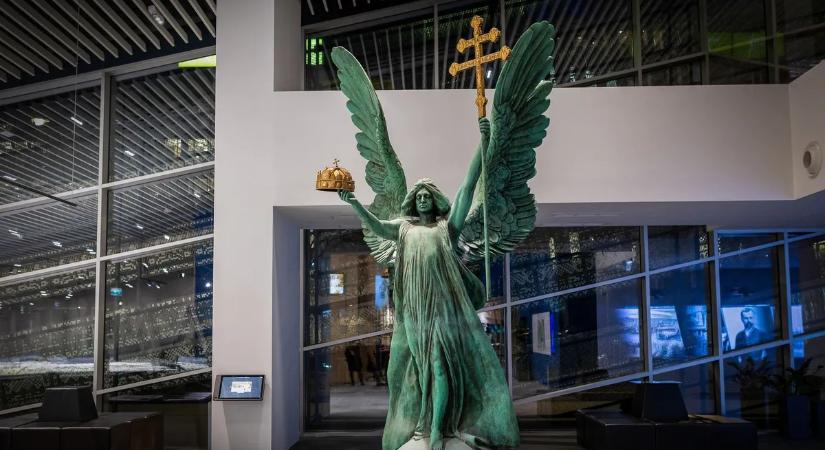 Nagy változás készül a Hősök terén – életveszélyes állapotban volt Budapest egyik legismertebb szobra