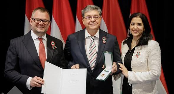 Állami kitüntetésben részesült dr. Szakács Imre