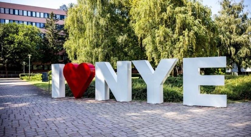 Megállt egy pillanatra az idő a Nyíregyházi Egyetemen: sokakat megérintett a különleges esemény