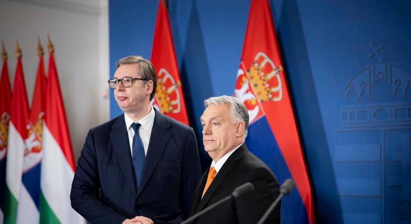 Teljes mellszélességgel beállt Orbán Viktor mögé a szerb elnök