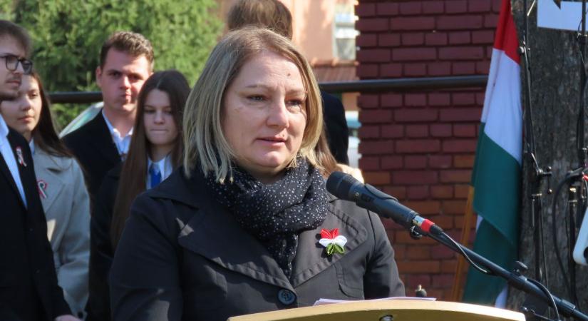 "Menj, fiam, mert a haza hív!"- Csornai megemlékezés Petőfi Sándor szobránál - fotók videó