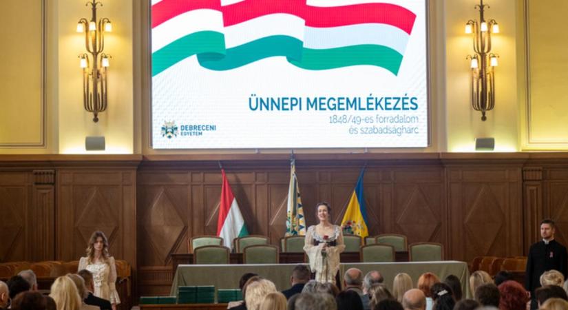 Megemlékezést tartott a Debreceni Egyetem, elismeréseket is átadtak