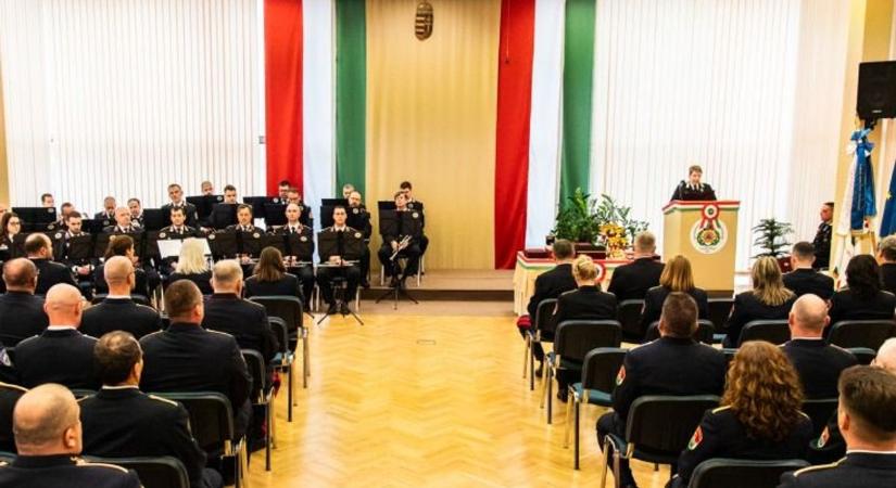 A hősiességet jutalmazták: életmentő tűzoltót is kitüntettek az ünnepi állománygyűlésen