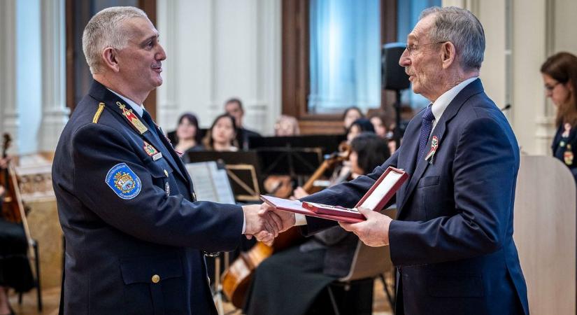 Március 15-e alkalmából rangos elismerést kaptak jászkunsági tűzoltók – galériával