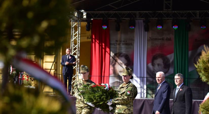 „A szabadság érték, a békét óvnunk kell” – hangsúlyozta ünnepi beszédében Nyíregyháza polgármestere (videóval)