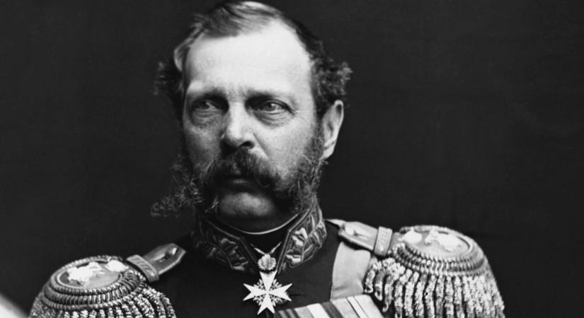 Két bombát robbantottak az orosz cár mellett