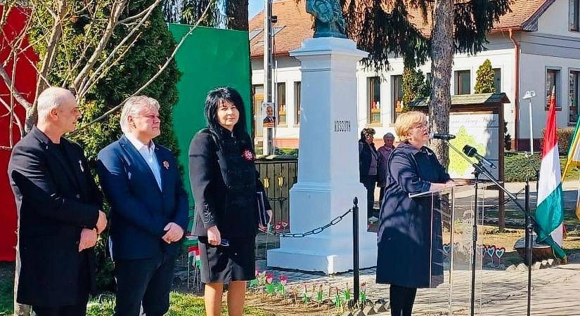 Rendkívüli időket élünk, ez pedig rendkívüli felelősséget is kíván tőlünk – mondta Szili Katalin Tarpán