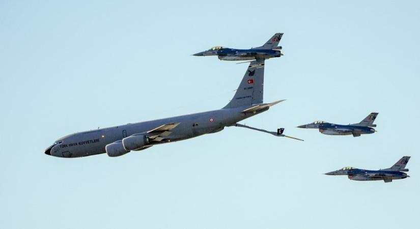 Négyen meghaltak az Irakban lezuhant amerikai gép hatfős személyzetéből