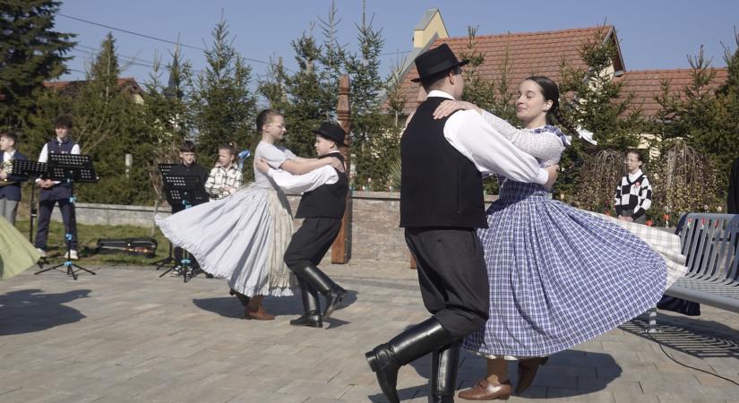 Két ünnepi alkalommal is fejet hajtott Biharkeresztes