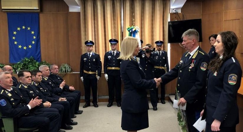 Rangos kitüntetéseket kaptak rendőrségi dolgozók a nemzeti ünnepen alkalmából