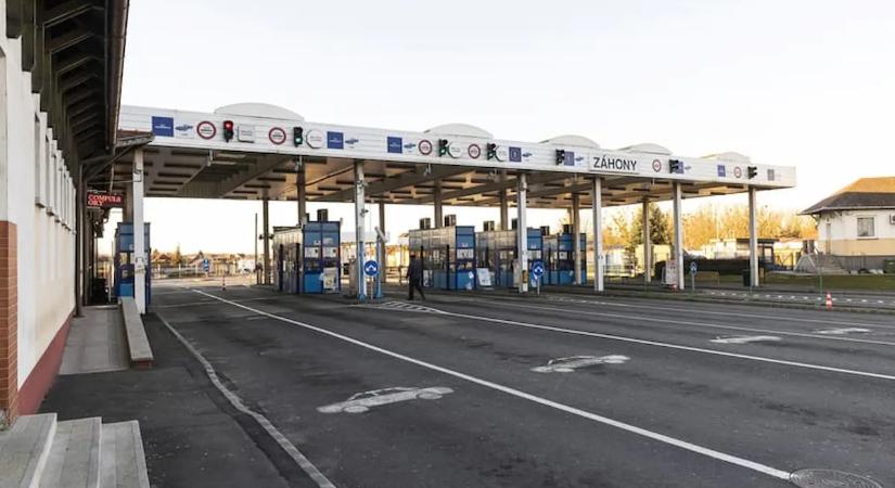 Leállt a forgalom Záhonynál a magyar-ukrán határon