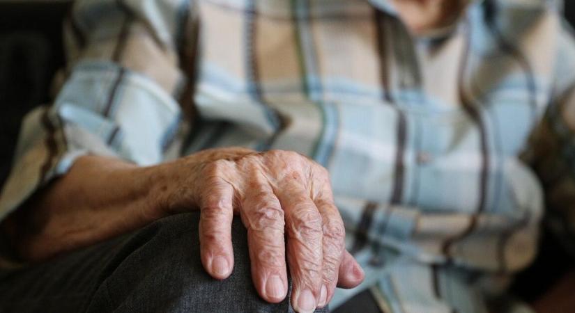 Már az új kormány ajtaján kopogtatnak a hazai nyugdíjasok