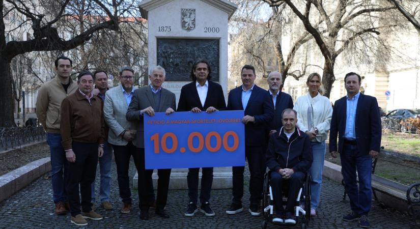 „Veszélyben a gyerekeink jövője?” – a sportvilág krémje a Szabadság téren állt ki a magyar sport jövője mellett