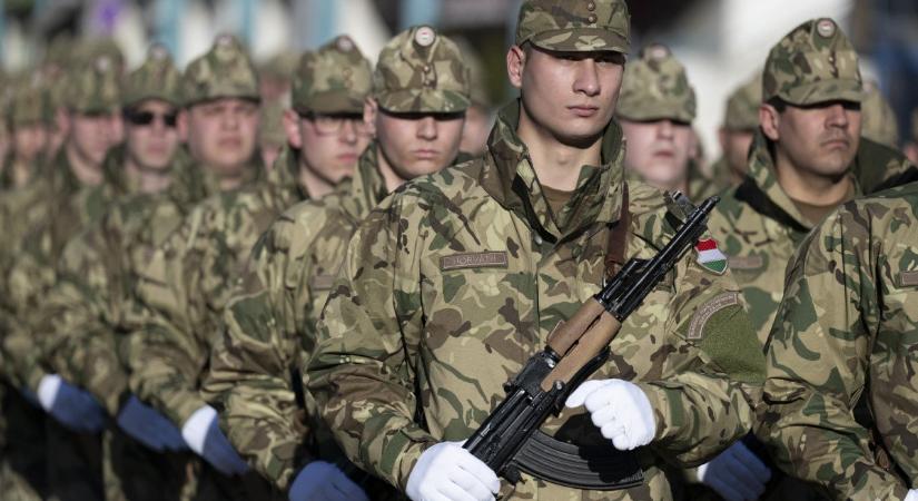 Kiterjesztik a választás előtti “fegyverpénzt”, hátha tömegek állnak majd a Fidesz mellé