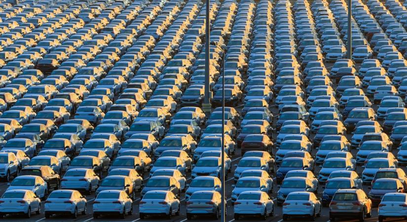 Bajban az autógyártás, tízezrek kerülhetnek utcára